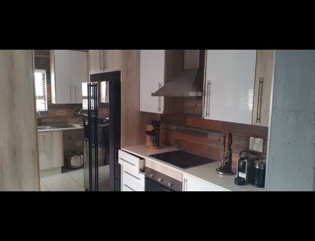 3 BEDROOM HOUSE FOR SALE IN HELDERWYK